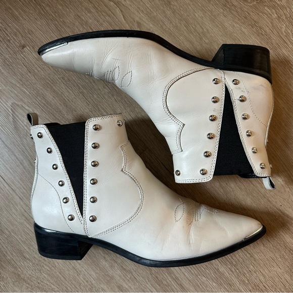 Yente Chelsea Boot - Picture 1 of 8